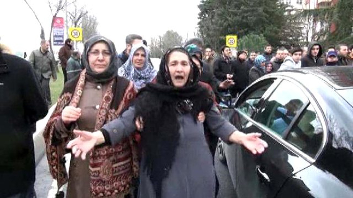Bıçaklanarak Öldürülen 17 Yaşındaki Liseli Gencin Ailesi ve Sevenlerinden Eylem