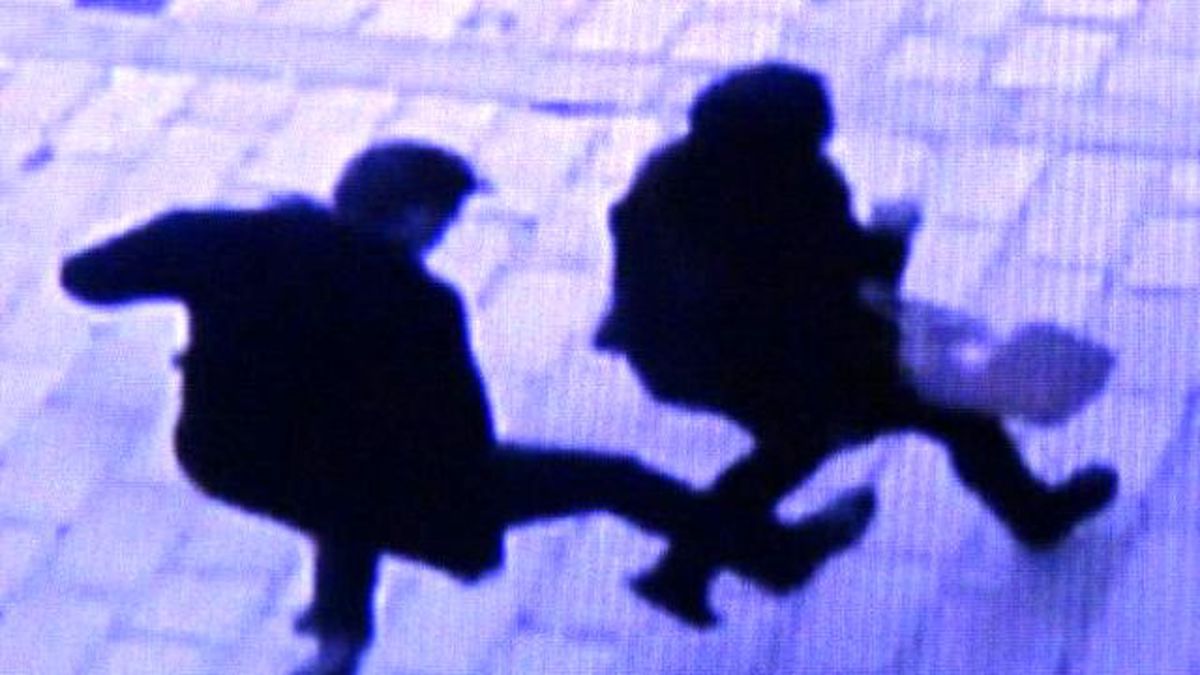 Cami Bahçesinde Kadına Böyle Şiddet Uyguladı