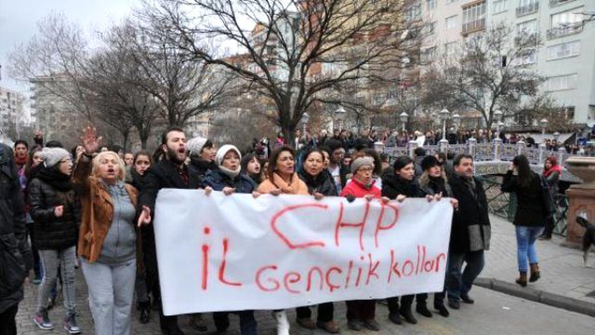 Eskişehir\'de CHP\'liler Özgecan İçin Yürüdü