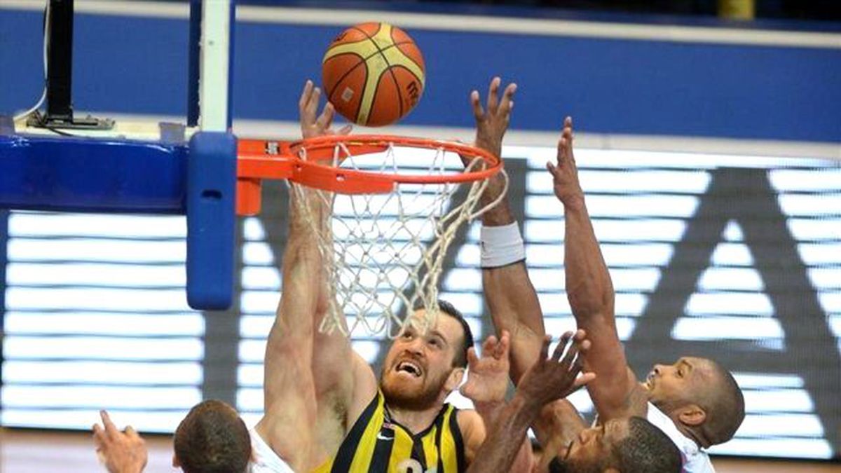 Fenerbahçe Ülker, Bursa\'da Üç Sezon Sonra Güldü
