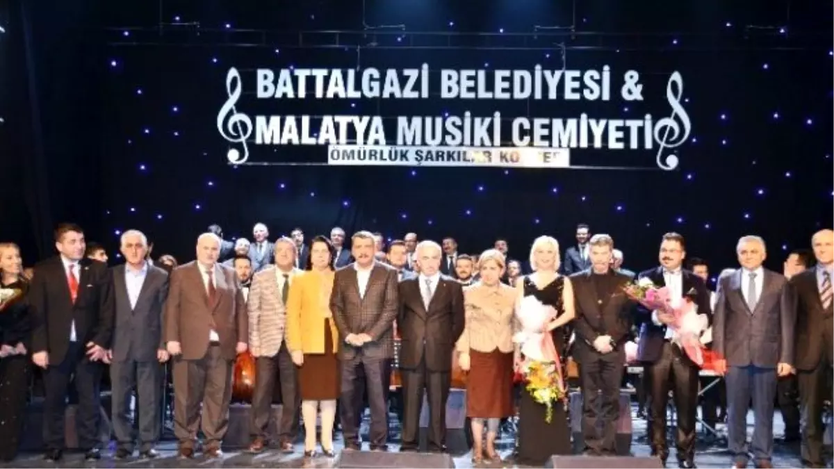 Ömürlük Şarkılar Konserine İlgi Büyüktü