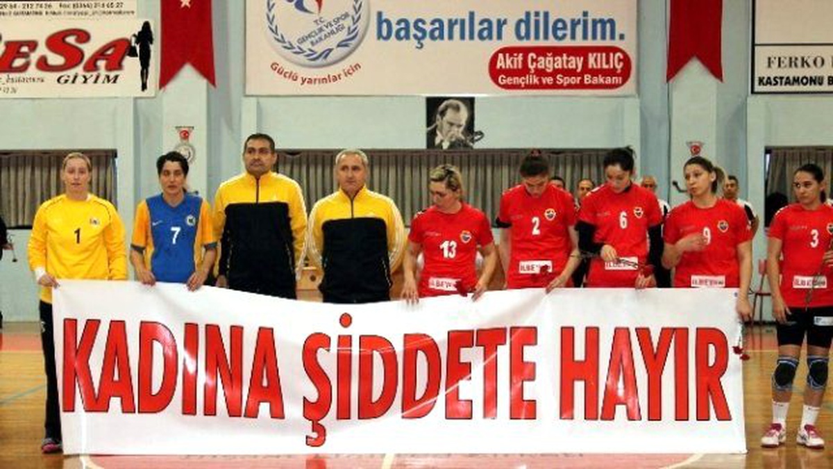 Özgecan\'ın Hunharca Öldürülmesine Tepkiler Çığ Gibi Büyüyor