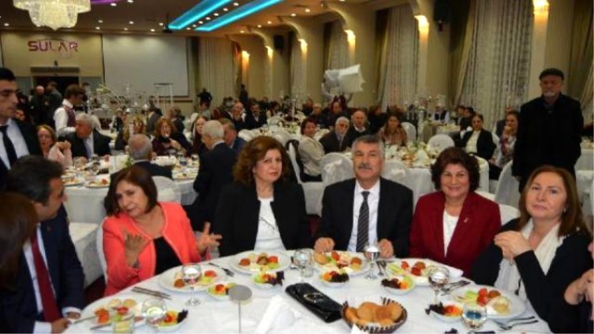 Pir Sultan\'dan Dayanışma Yemeği\'ne Selvi Kılıçdaroğlu da Katıldı