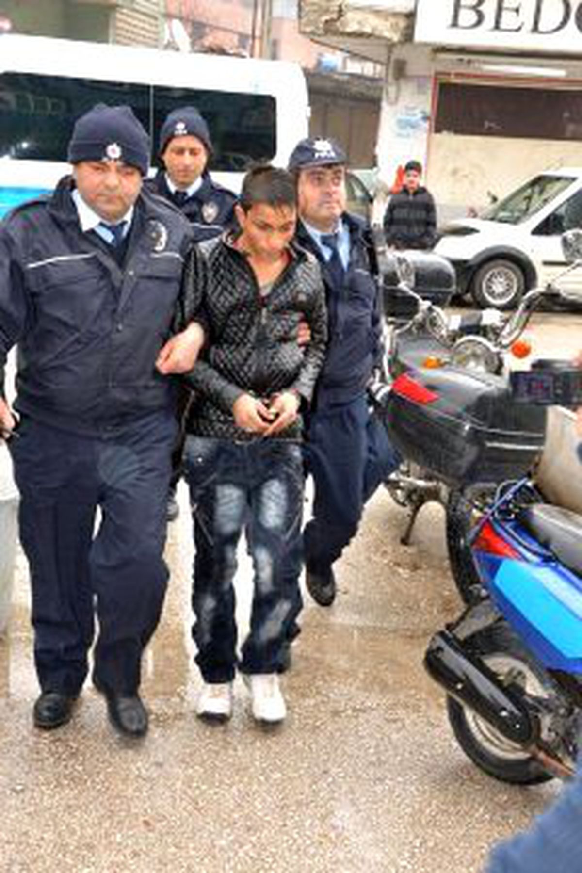 Polisin Ele Geçirdiği Çanta Dolusu Para, Dolandırıcıların Çıktı