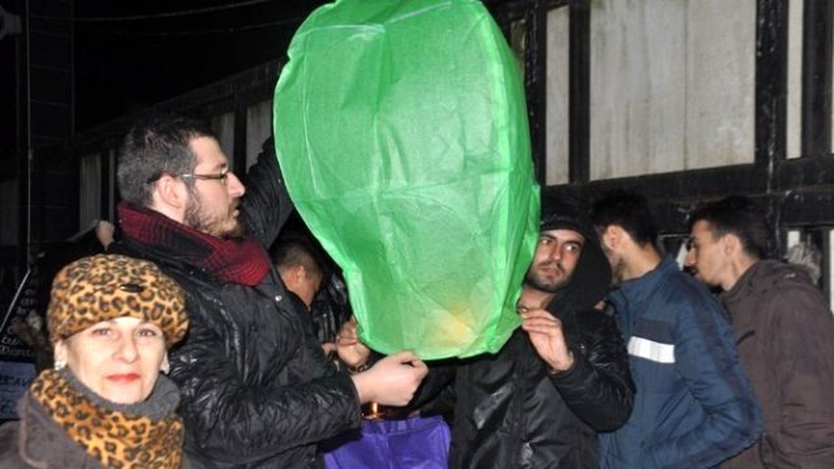 Sakarya\'da Yağmura Rağmen Özgecan İçin Toplantılar