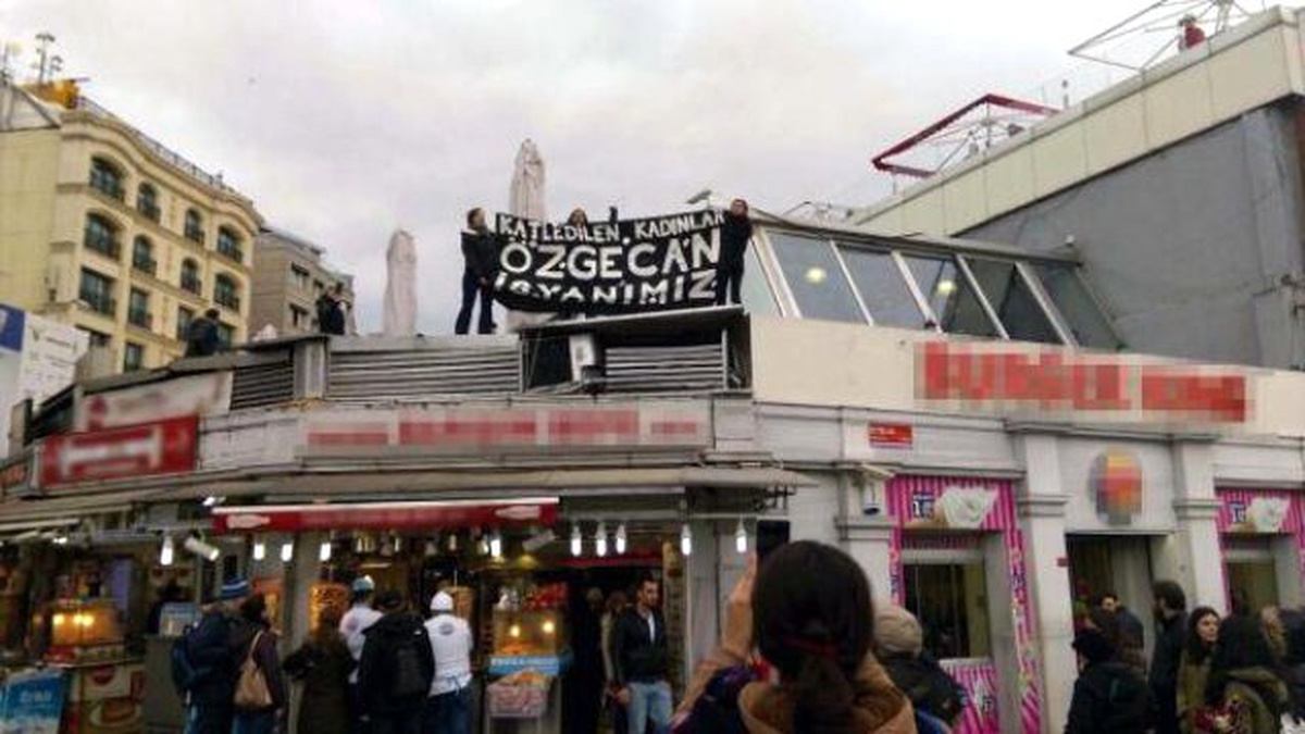 Taksim Özgecan Protestosunda Kadınlara Gözaltı