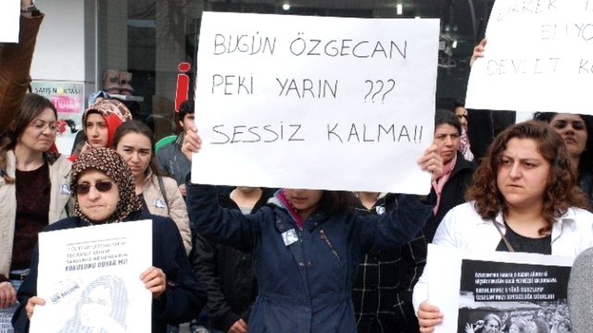 Tokat\'ta Kadınlar Özgecan İçin Yürüdü