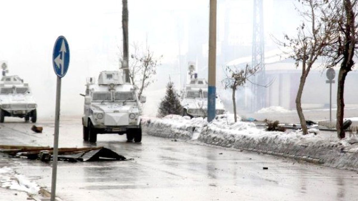 Yüksekova\'daki Olaylarda 1 Polis Yaralandı