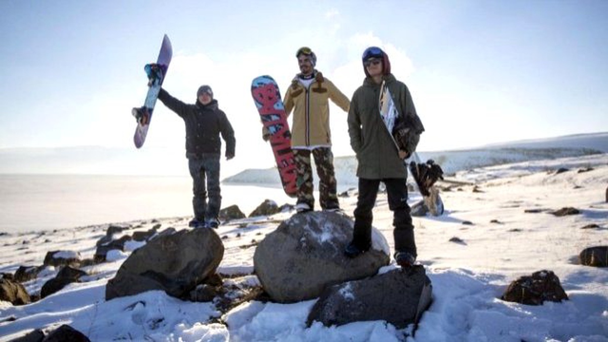 5 Yıldızlı Otelin Çatısından Snowboard ile Atladılar