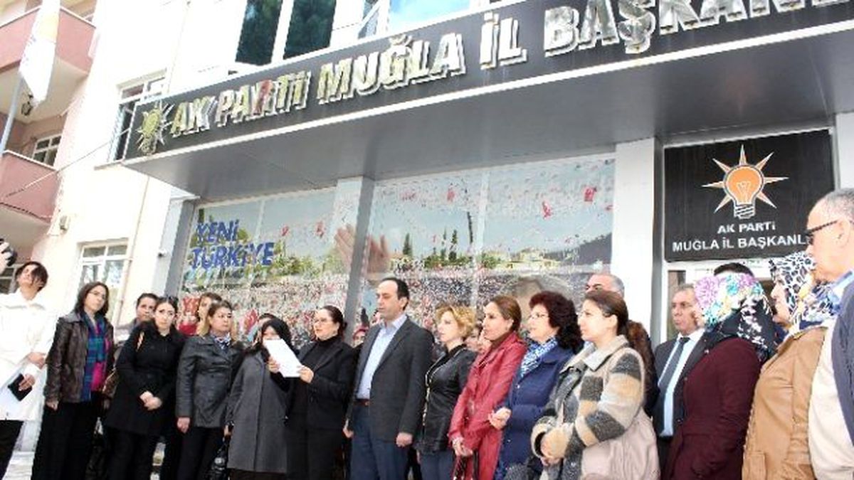 Ak Kadınlar Özgecan Cinayetini Kınadı
