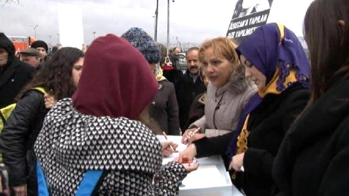 Ak Partili Kadınlar Özgecan İçin İmza Topladı