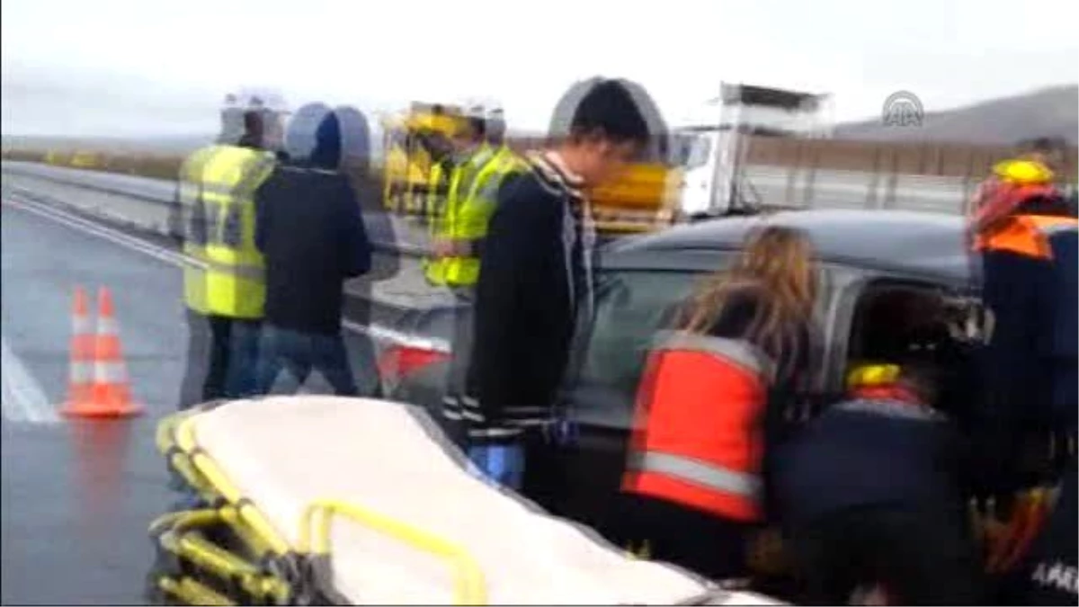 Aksaray\'da Otomobil Şarampole Devrildi: 1 Ölü, 3 Yaralı