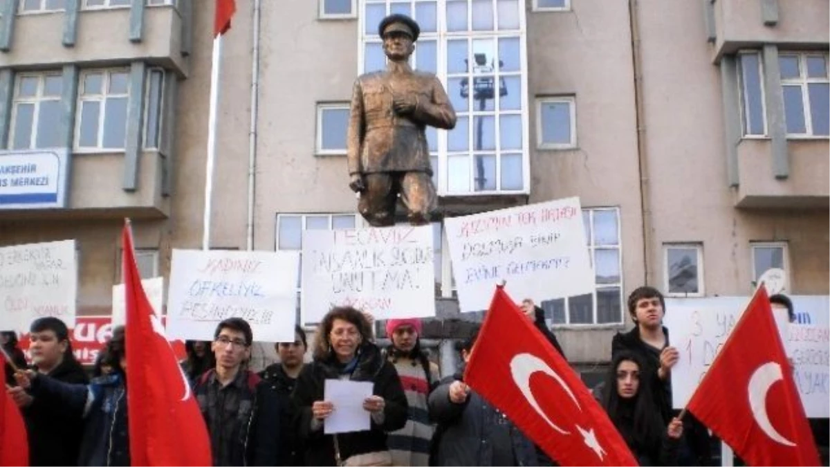 Akşehir\'de Özgecan Aslan İçin Yürüyüş Düzenlendi