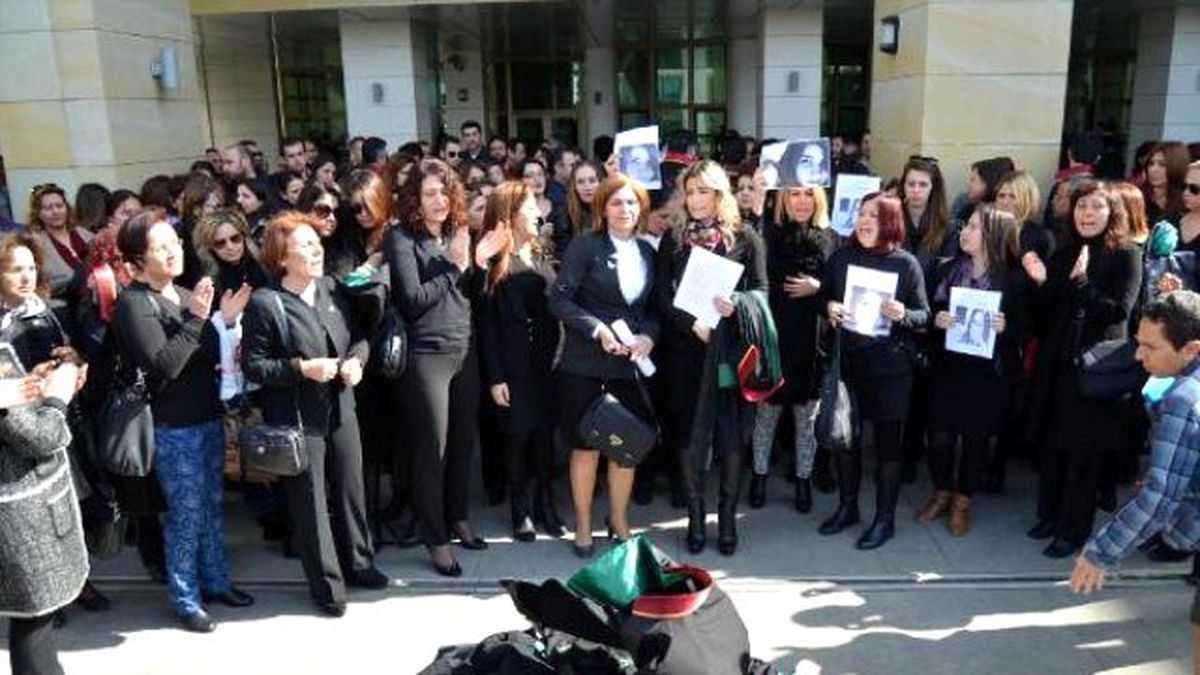 Kadın Avukatlar Özgecan\'ın Katledilmesini Protesto Etti