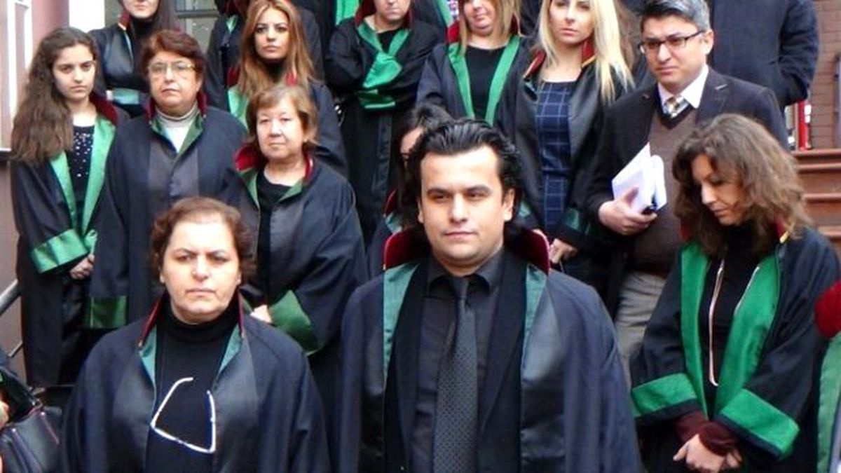 Avukatlar, Özgecan\'ın Öldürülmesini Protesto Etti