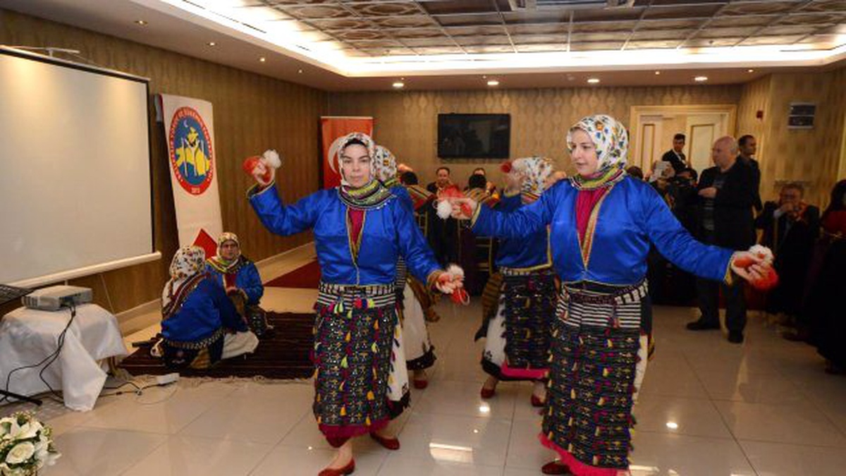 Başkan Uğur, Yörük Ve Türkmenlerin Yemeğine Katıldı