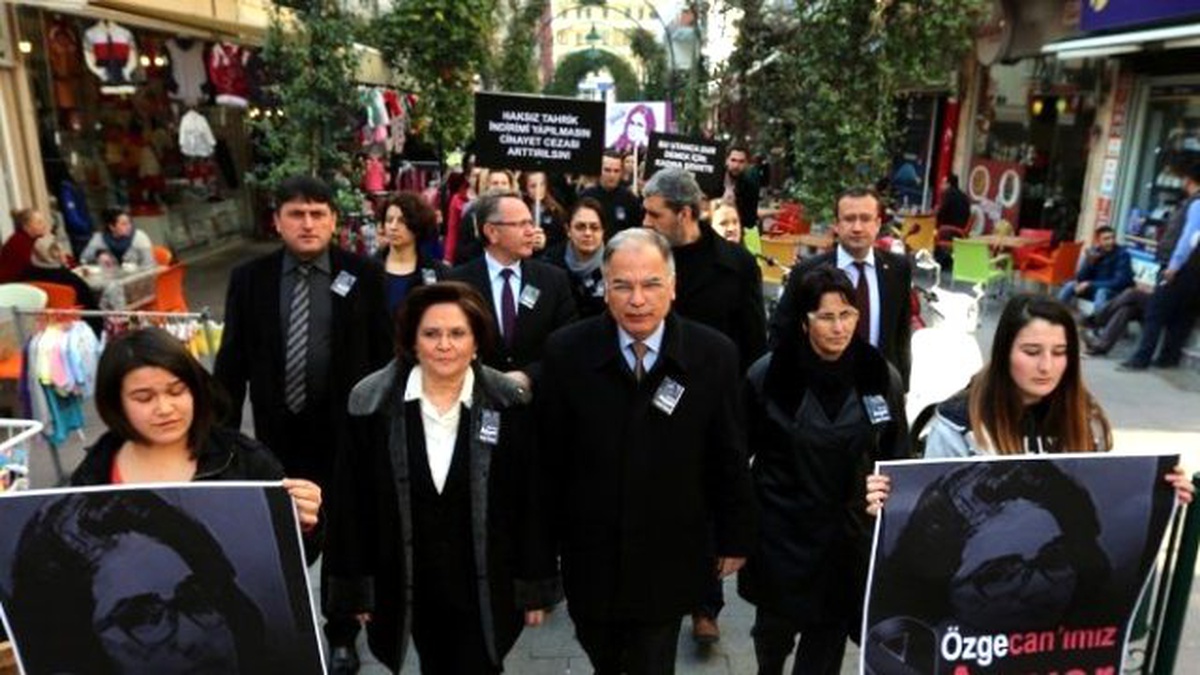 Belediye Çalışanları Özgecan İçin Yürüdü