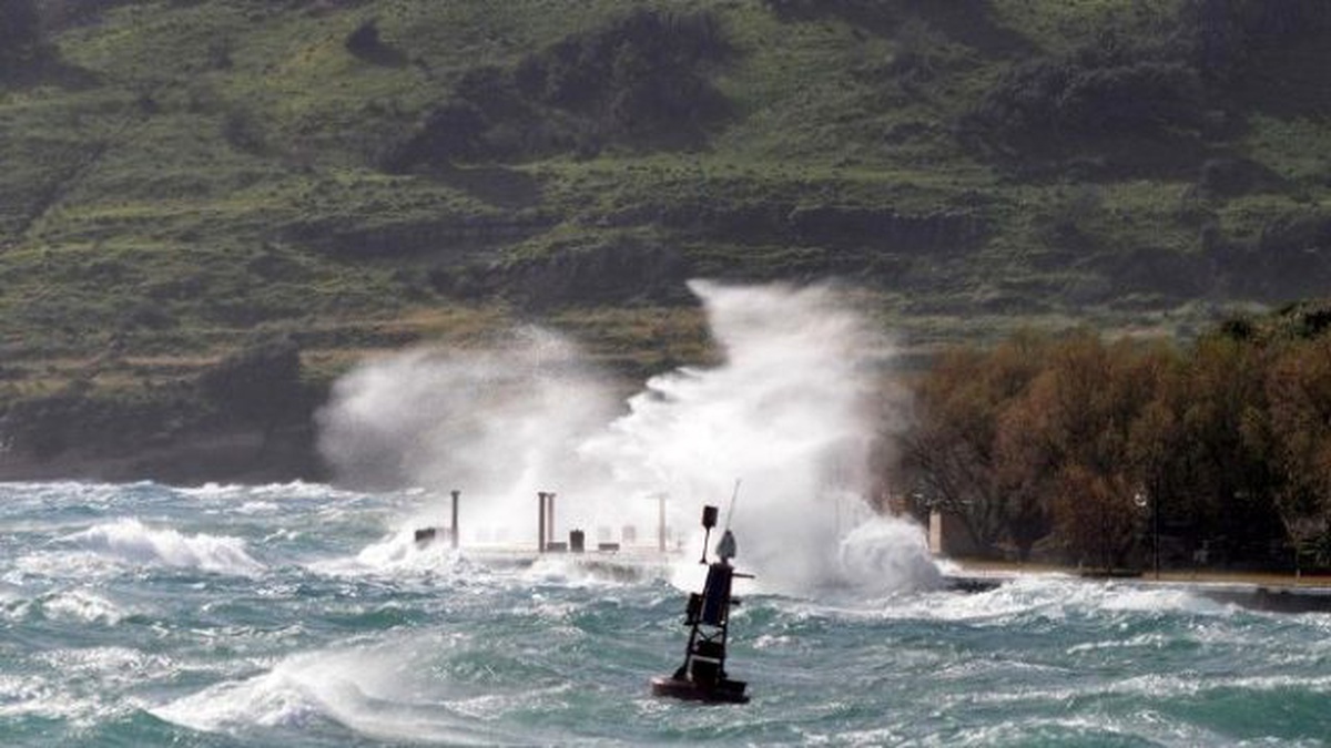 Bodrum\'a Fırtınayla Birlikte Soğuk Geliyor