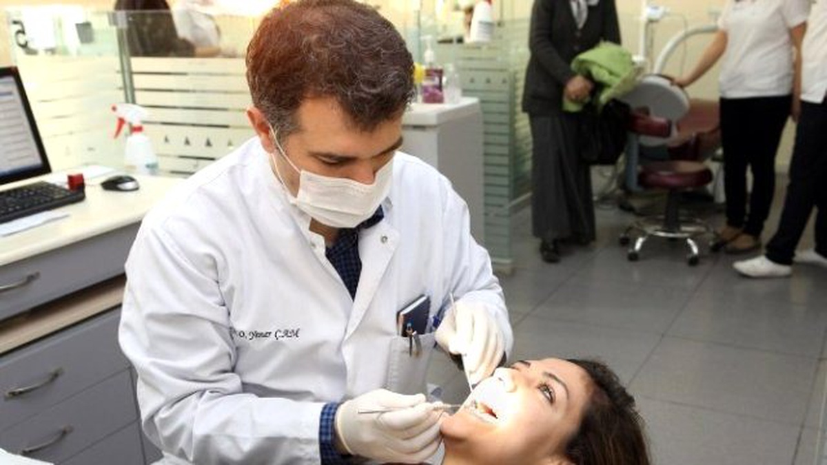 Bozuk Çene Yapısı ve Çapraşık Dişler Kişinin Sosyal Hayatını Olumsuz Etkiliyor