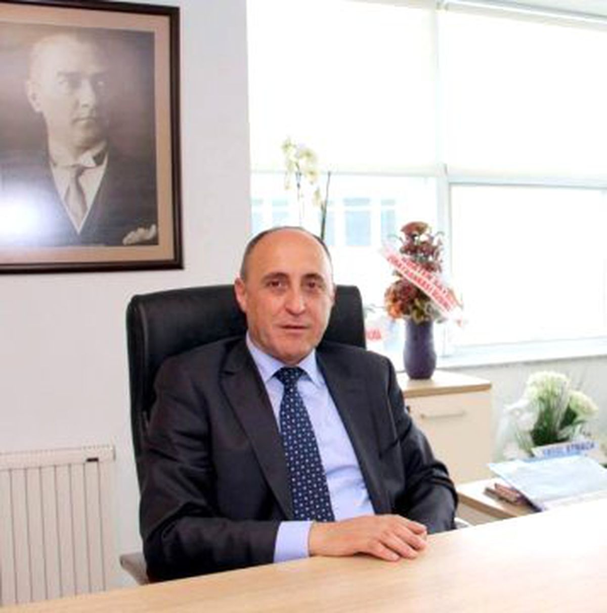 Bürokrasi de Oltulular Ağırlıklarını Hissettiriyor