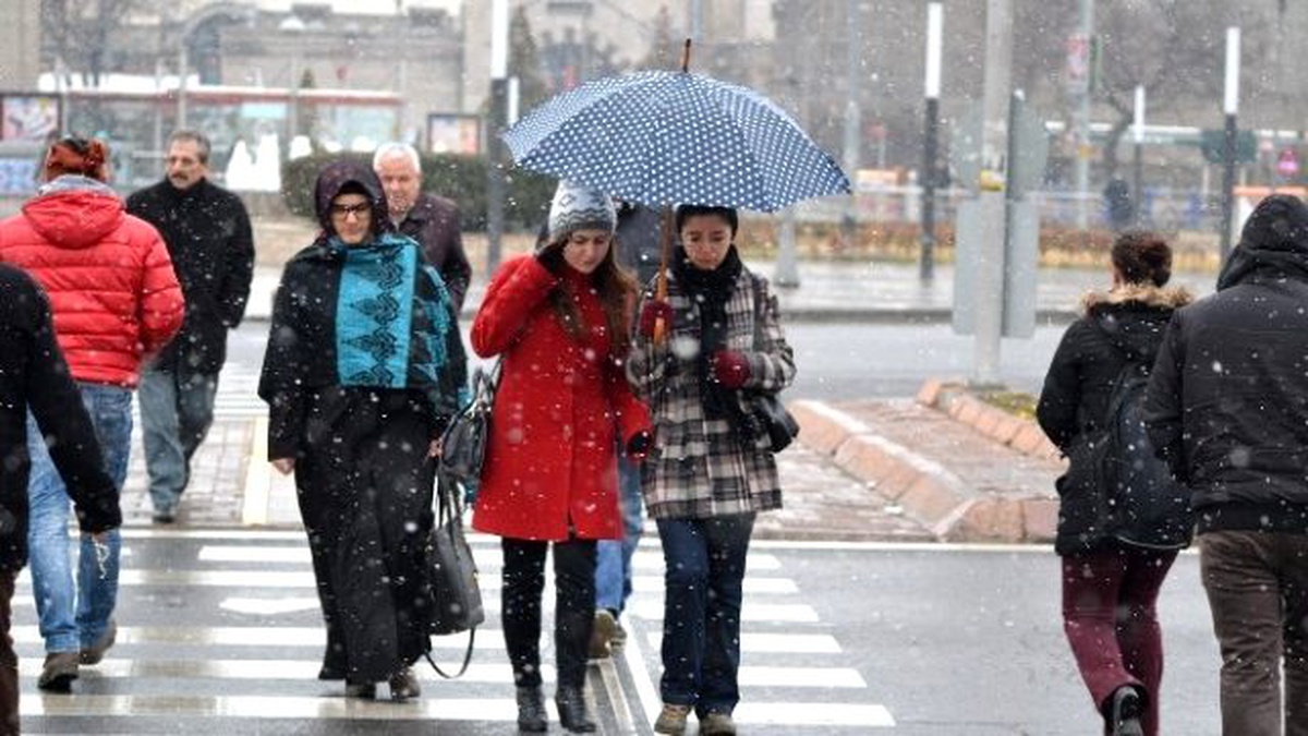 Cemrenin Düşmesine İki Gün Kala Kayseri\'de Kar Yağdı
