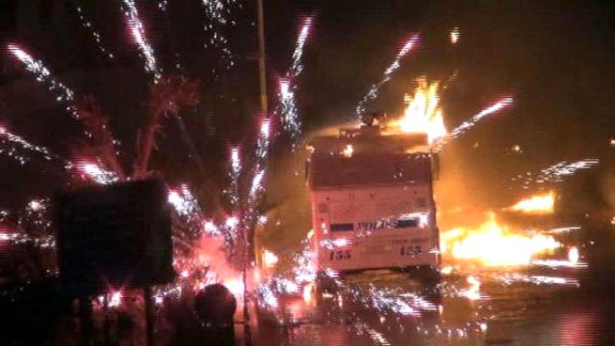 Cizre\'de PTT Şubesi, Berber Dükkanı ve Mem-u Zin Heykeli Yandı