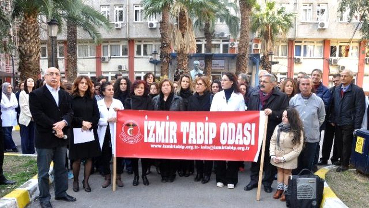 Doktorlar ve Hemşireler Özgecan\'a Sahip Çıktı