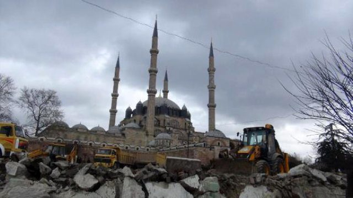 Selimiye Camisi Meydanı\'nda 425 Yıllık Tarih Gün Yüzüne Çıkıyor