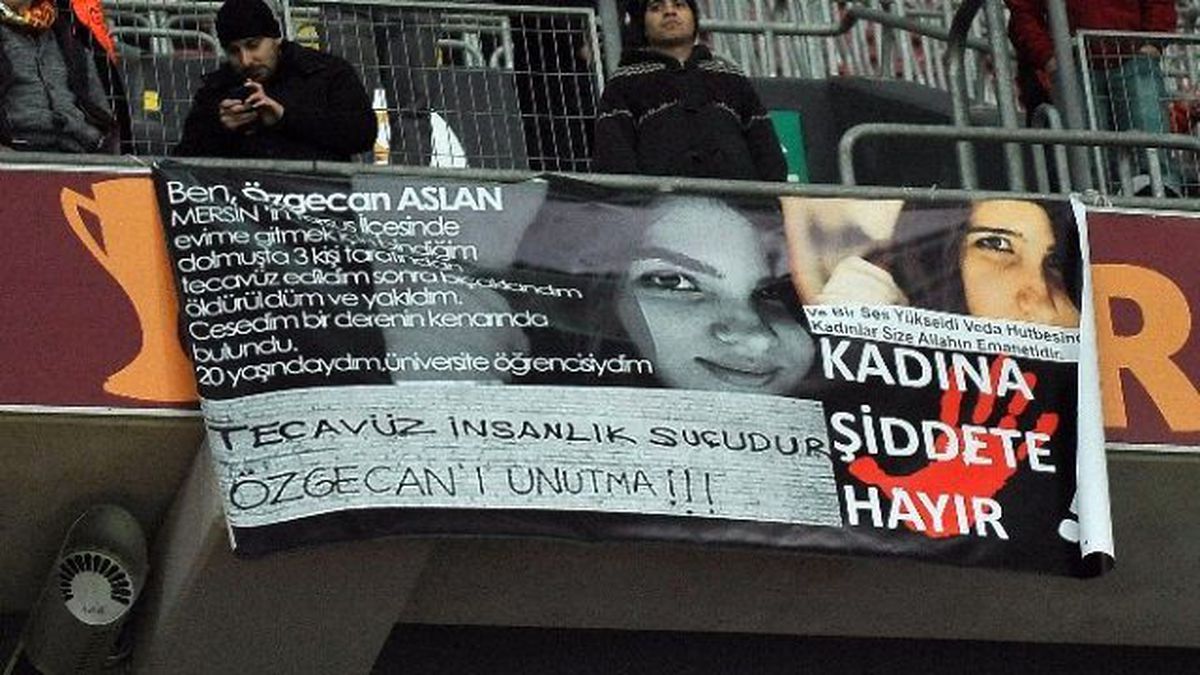 Galatasaray\'dan Özgecan İçin Duyarlı Davranış