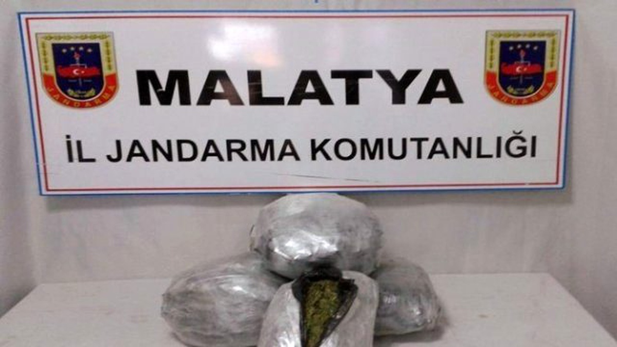 Jandarmadan Esrar ve Kaçak Sigara Operasyonu