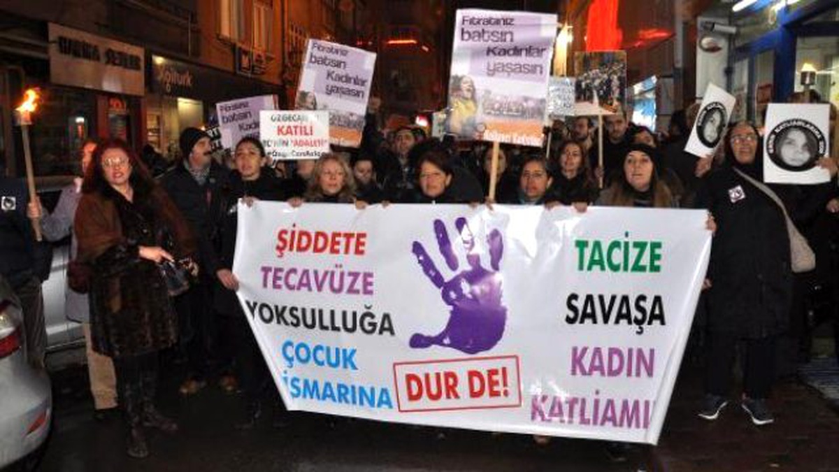 Kadın Cinayetlerinin Son Bulması İçin Gökyüzüne Dilek Feneri Bıraktılar