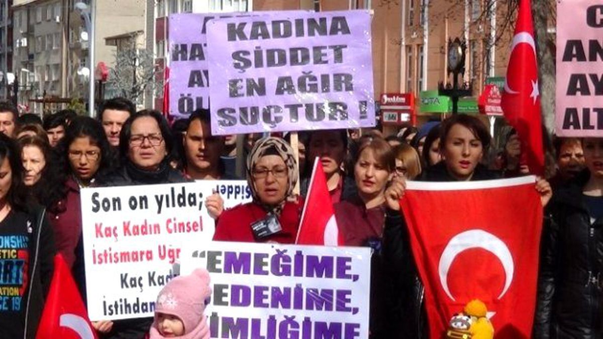 Karaman\'da Özgecan\'ın Hunharca Öldürülmesi Protesto Edildi