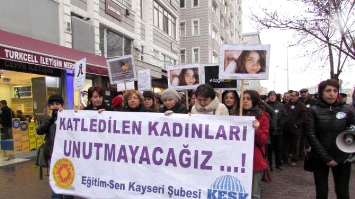 Kayserili Kadınlardan Nihat Doğan\'a Özgecan Tepkisi