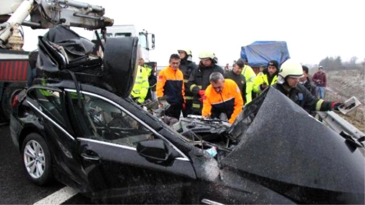 Kaza Yapana Yardım İçin Duran Kamyona Otomobil Çarptı: 2 Ölü, 1 Yaralı (2)