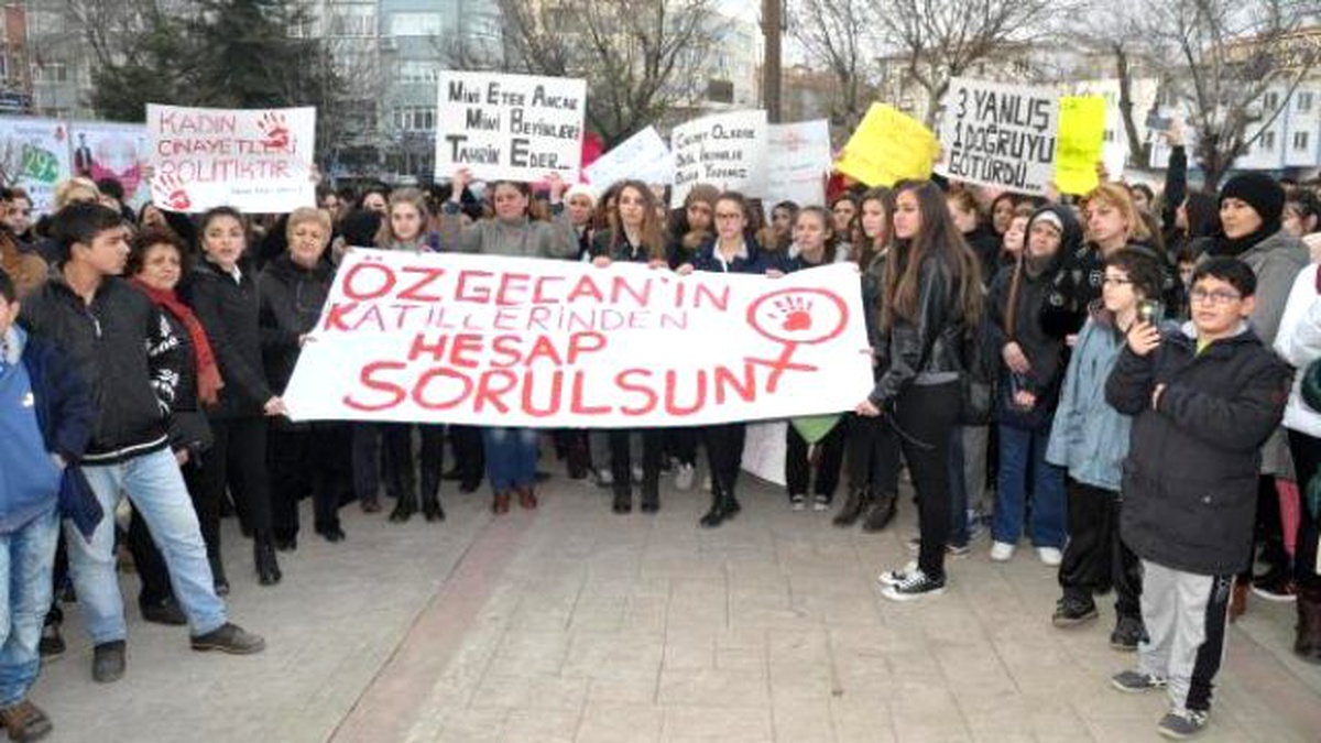 Keşan\'da Kadınlar Özgecan İçin Yürüdü