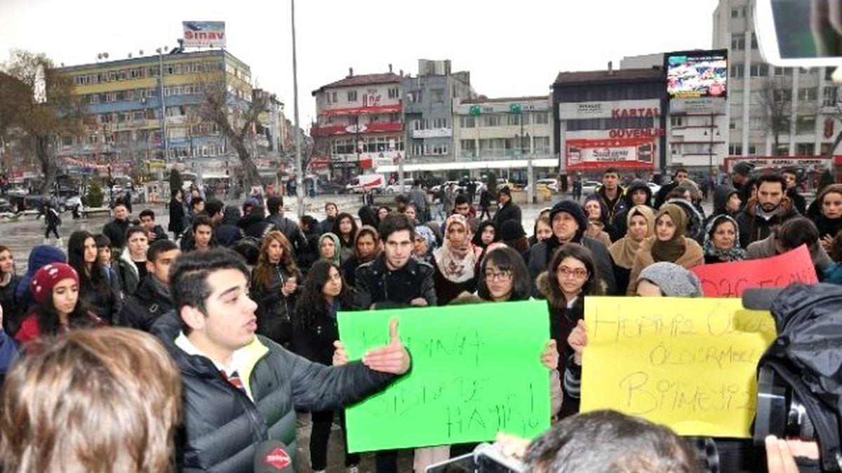 Liseli Öğrencilerden Özgecan Eylemi
