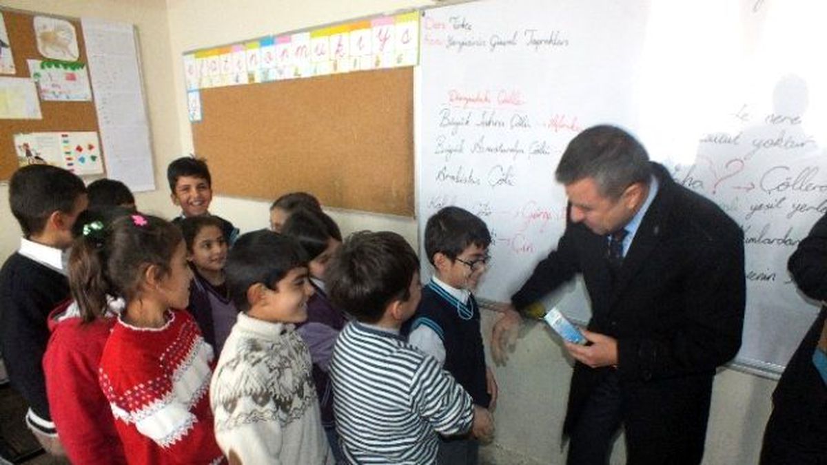 Malazgirt\'te Okul Sütü Dağıtımı