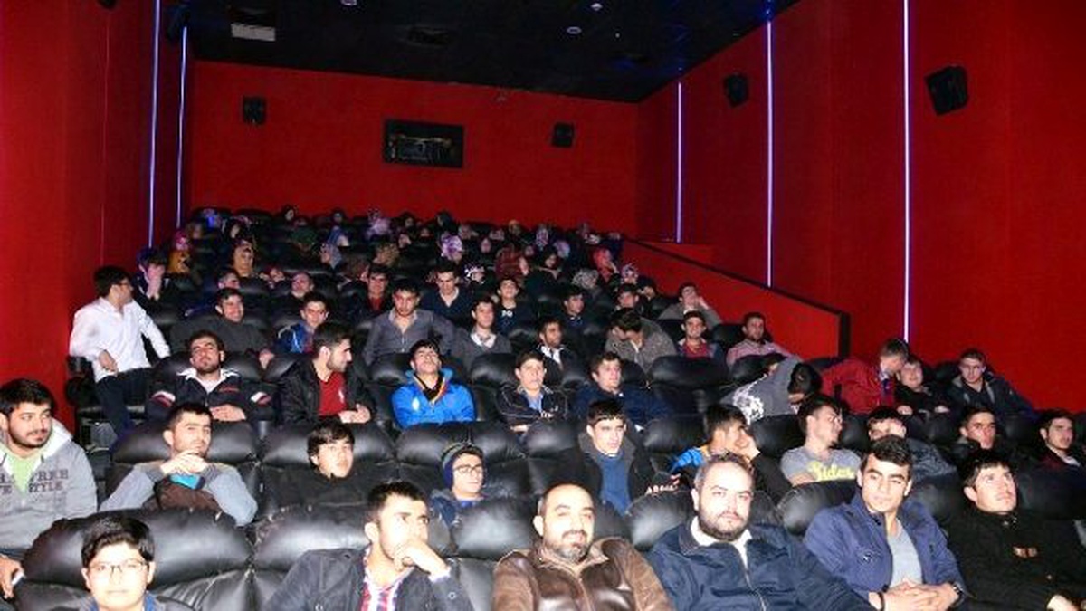 Mardinli İşadamı, \'Kod Adı: K.o.z\' Filmini Gençlere İzlettirmek İçin Salon Kapattı
