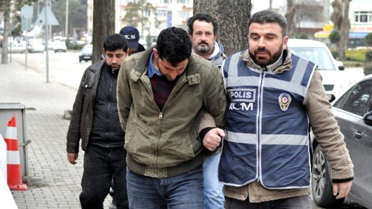 Minibüste Gümrük Kaçağı 20 Bin Paket Sigara Ele Geçirildi