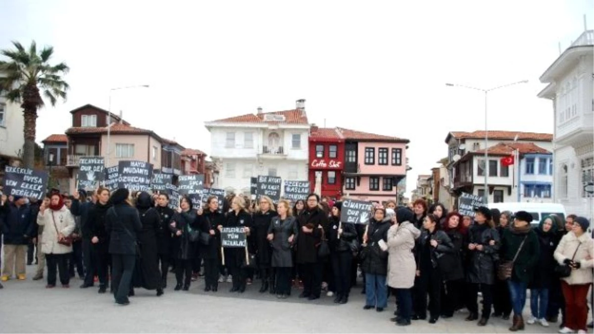 Mudanyalı Kadınlar Özgecan İçin Yürüdü