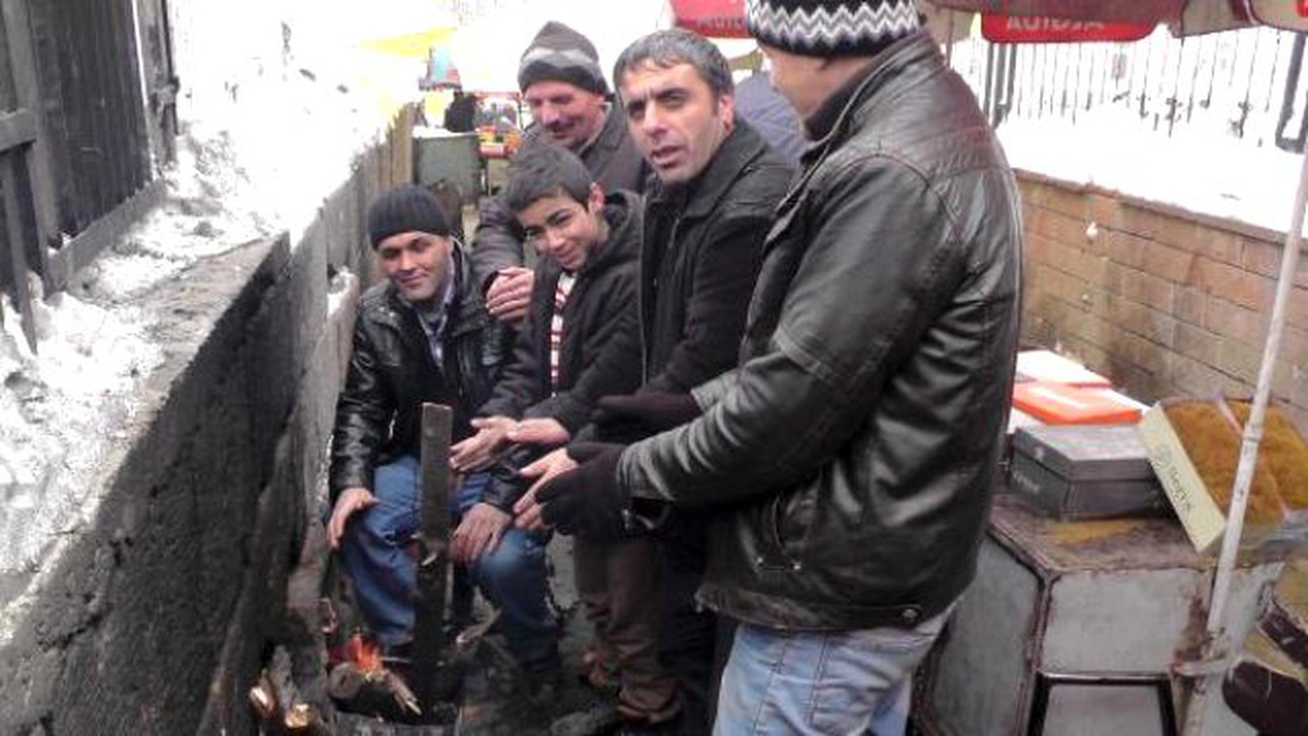 Muş\'ta Seyyar Satıcıların Soğuk Çilesi