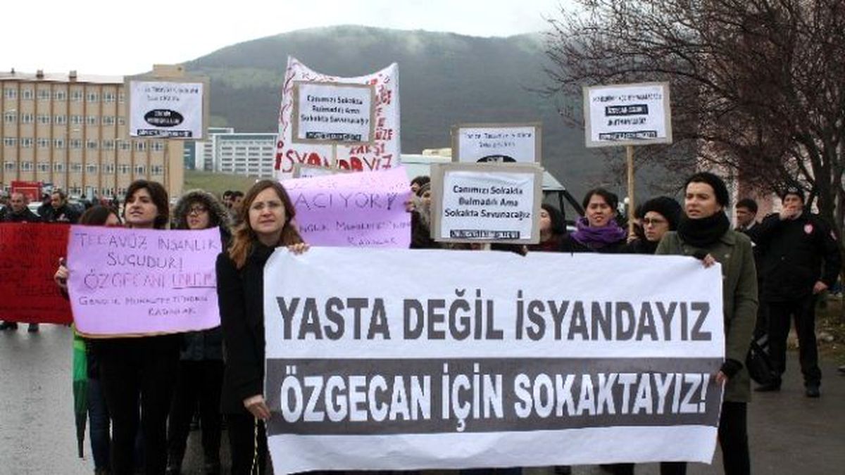 Omü\'lü Öğrenciler \'Özgecan\' İçin Yürüdü