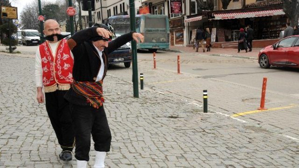 Tarihi Yok Eden Yüksek Evleri Protesto Etti