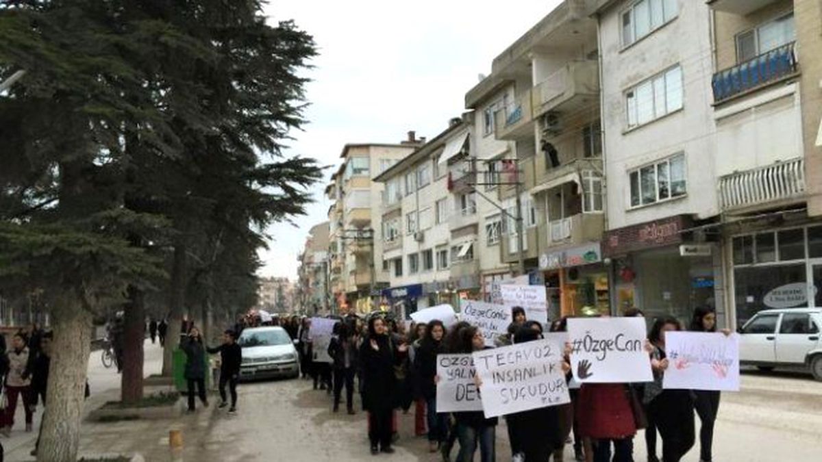 Özgecan Cinayeti Yenişehir\'de Protesto Edildi