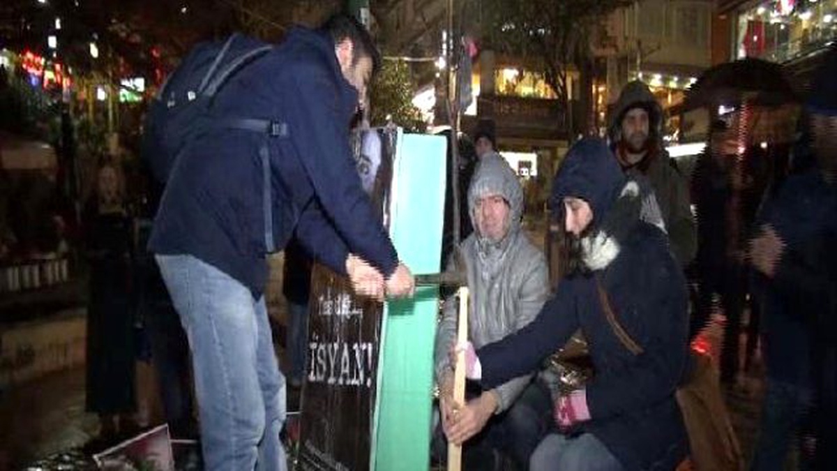 Özgecan İçin Altıyol\'a Erguvan Fidanı Diktiler...