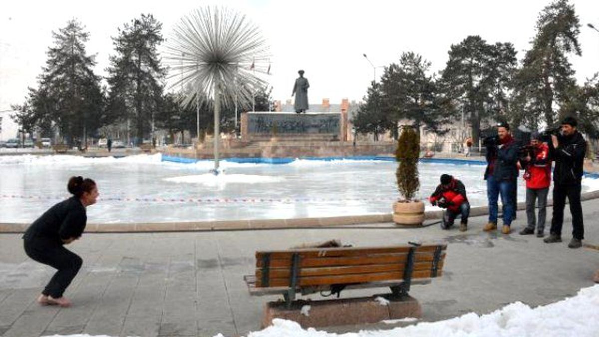 Özgecan İçin Eksi 13 Derecede Çıplak Ayaklı Eylem