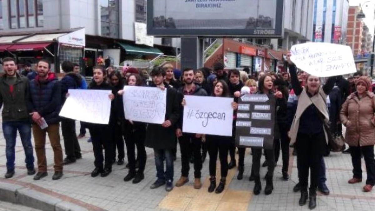 Rize\'de Özgecan Cinayetine Skeçli Protesto