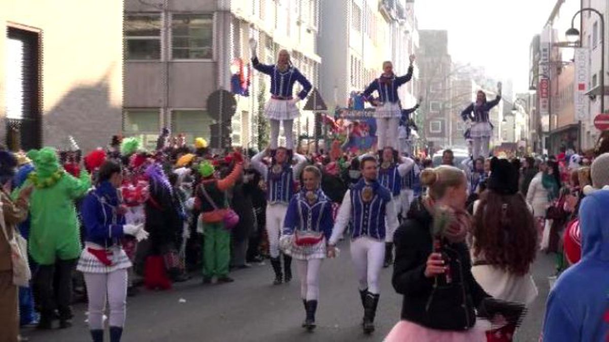 Rosenmontag Renkli Görüntülere Sahne Oldu