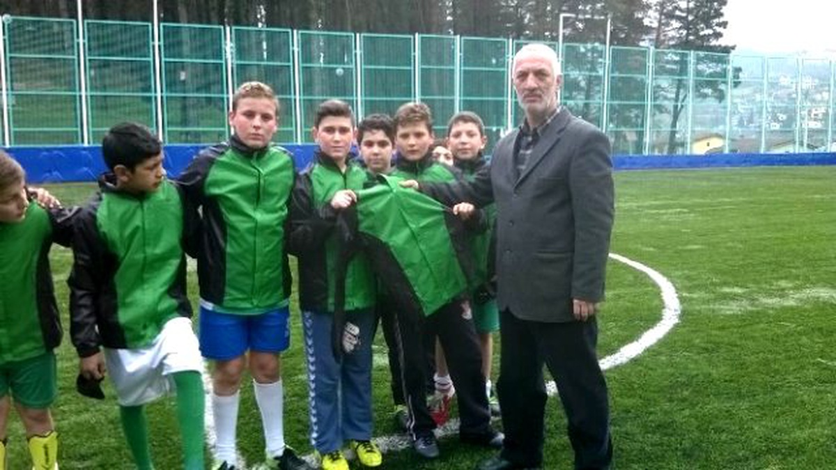 Sapanca Belediyesi Minik Sporculara Malzeme Dağıtımı Yaptı