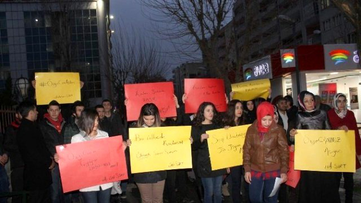 Siirtli Bayanlar, Özgecan İçin Sokağa İndi